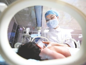 全国政协委员、中国人口与发展研究中心主任贺丹：一孩太重要了，直接影响青年人养育体验和再生育决策