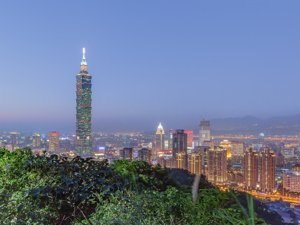台当局宣布恢复两岸空运客运航点，国台办：望台湾方面尽快推动两岸空中、海上直航和“小三通”全面正常化