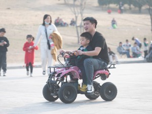 全国政协委员、中国气象局科技与气候变化司副司长张兴赢：未来中国极端暖事件将增加，极端冷事件将减少