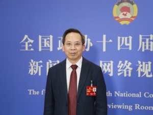 每经专访全国政协委员、中国财科院院长刘尚希：交个税的人占劳动力总数不到10%，扩大内需要靠农民市民化