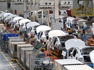全国人大代表、广汽集团总经理冯兴亚：“补电难”亟待解决 建议奖励车企推换电车型