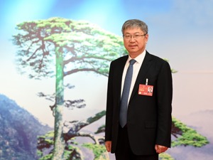 “电池上游材料应由国家统筹规划！”全国人大代表、奇瑞控股董事长尹同跃：建议与中国汽车出口主要国家加快关税互减，提升出口竞争力