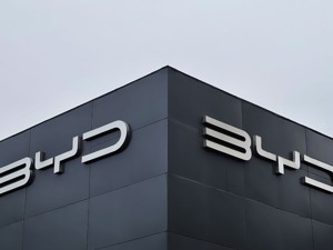 特斯拉停止与比亚迪合作？比亚迪最新回应：不实消息！执行副总裁曾表示：尊重特斯拉，与马斯克也是好朋友