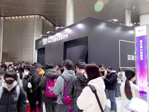 从搜索到办公领域，科技巨头战事升级 微软、谷歌新一轮对拼 谁能最终赢得AI？