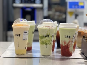 古茗首个鲜果奶昔系列新品，3月23日全国上新