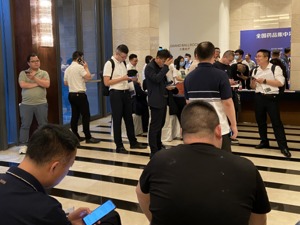 深度对话第八批集采抗生素“卷王”品种药企：投标当天早上才最终确定报价，拟中选10家药企降幅均超85%