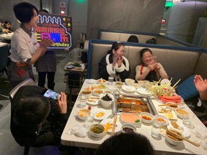 海底捞2022年扭亏为盈 同店翻台率微降