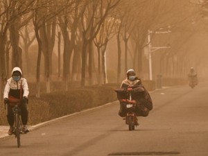 影响我国约400万平方公里！北京PM10浓度“爆表”，上海提醒：或达重度污染！专家：沙尘不需要根治