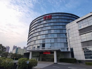 亿纬锂能去年营收翻倍 但毛利率连续三年下滑 高速增长还能否维持？