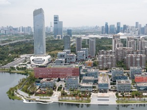 四川省省长黄强：挺过“最难”一年 今年很有信心