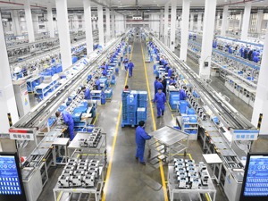 央行就如何助企开展汇率避险答每经问：鼓励银行为企业提供套保工具并降低成本