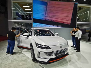 创维汽车2023年销售目标锁定4万辆 黄宏生：明年实现盈亏平衡