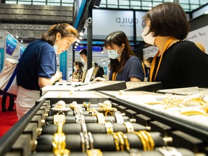 金价再创历史新高！年内涨幅超10%，黄金经销商：近期回购量明显上升