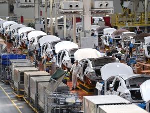 国务院常务会议部署加快发展先进制造业集群 更好支持新能源车下乡