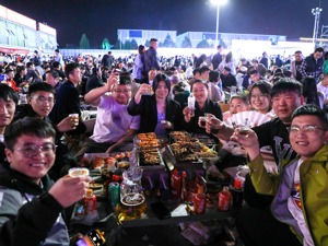 每经热评丨淄博的“火”，终于烧到了一线城市