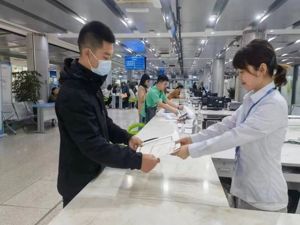 30分钟办结 成都简阳发出首张“个转企”证照