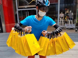 “Fendi牌”喜茶卖断货，用过的杯子10元一个！Fendi为什么默不作声？