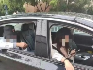 因网约车拒违停，两乘客“赖”车里近30小时，警方已取脚垫尿检，最新进展：行政拘留7日