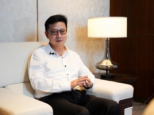 地产圈“打工皇帝”朱荣斌归来，从甲方变身乙方，年薪从2000万到200万