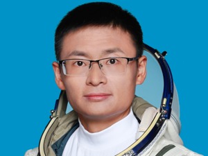 戴眼镜的大学教授出征太空：科学家加入我国航天员队伍，有望进行更高层次科学实验