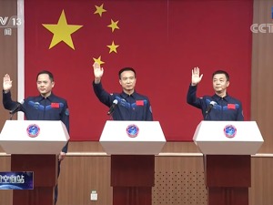 大学教授要上太空，原来航天员可以戴眼镜！普通人近视能参与航天员选拔么？专家答疑