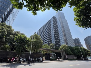 中介称“是吴亦凡的房子”，上海一顶豪降价3000万挂牌：1.28亿、单价31.5万/平