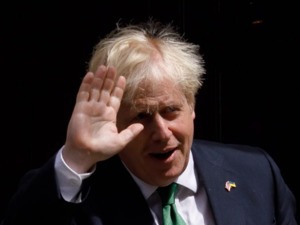 最新！英国前首相宣布辞去议员职务，立即生效