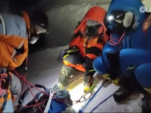 “珠峰救援”事件后续：登山公司深夜说明事件原委，致谢救援人员并支付救援费