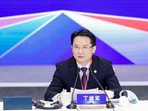 直击股东大会丨产品是否提价、渠道如何建设、i 茅台最新成绩……贵州茅台现场解答
