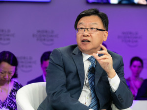 世界卫生组织原助理总干事任明辉谈AI在医疗体系中的应用：“一个成功的AI需要走进社区和家庭”