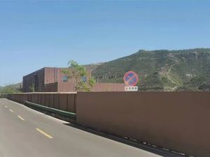 修围墙“围”住风景，景区为啥？凭啥？