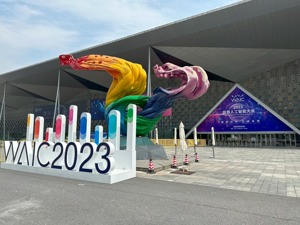 预热WAIC 丨 每经记者探营2023世界人工智能大会：生成式AI大行其道、国内AI大模型群雄逐鹿