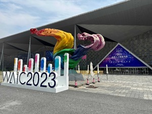明星展品特斯拉人形机器人亮相！2023世界人工智能大会开幕，亮点纷呈大佬云集丨WAIC 2023