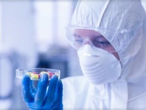 Leqembi成首款获得FDA完全批准的阿尔茨海默病新药，2.65万美元的年费用有望纳入医保