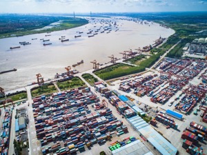 湖北省交通运输厅原港航局局长王阳红：万吨级货轮直达武汉梦想实现，但长江航道还有两大瓶颈