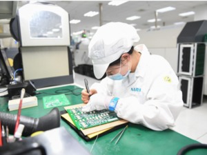 物理学又被颠覆？韩国科学家称造出全球首个室温超导材料：体积微小收缩状态下127°C即实现超导