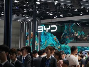 17家上市车企半年业绩预告“出炉”：比亚迪净利润超百亿，部分车企因“价格战”盈利承压