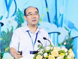 中国人口学会副会长原新：中国社会已由“养小为主”转为“养老为主”  仍有人口规模上的信心
