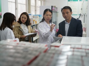 每经热评｜医药反腐风暴：让医生挺直腰杆，让患者安心就医