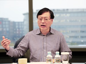 联想集团杨元庆：预计下个季度PC需求有所恢复，计划未来三年追加70亿元加码AI研发