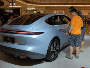 “蔚来销售员月入10万”背后：汽车经销商上半年超半数亏损 对车企满意度创近10年来新低