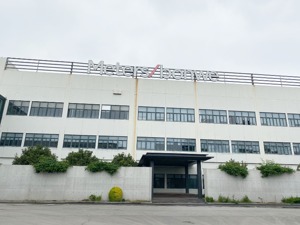 美邦服饰半年归母净利扭亏背后：门店数跌破千家，三费同比降超5成