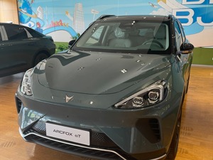 亏损收窄！北汽蓝谷上半年营收57.7亿元，与华为智选合作车型定价将高于极狐