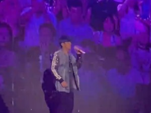 周杰伦演唱会发生意外，疑似受伤！