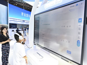 大模型“全家桶”升级，企业怎么“啃”？