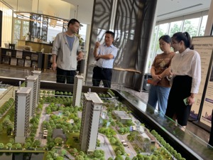 二线楼市新政效果调查 | 实探新政后的苏州楼市：有楼盘售楼处“根本没位置坐”，中介称“很久没有这么好成交量了”