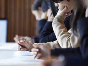冲上热搜！“取消英语四六级与学位挂钩”？西安交大最新回应：相关通知属实