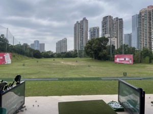 “70栋会员别墅暂未受影响”，深圳核心区首个高尔夫球场为配合地铁建设将停业，周边千万级豪宅频“日光”