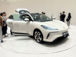 新车上市价较预售下探2万元！四季度车市“价格战”继续，有高管建议车企应关注效率和创新