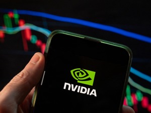 万亿芯片巨头盘中暴跌近8%，芯片股一度蒸发5300亿元，发生了什么？